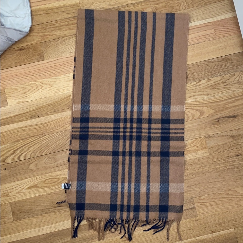 Mens Camel and Navy Plaid Fringe Shawl NWOT - Picture 4 of 6